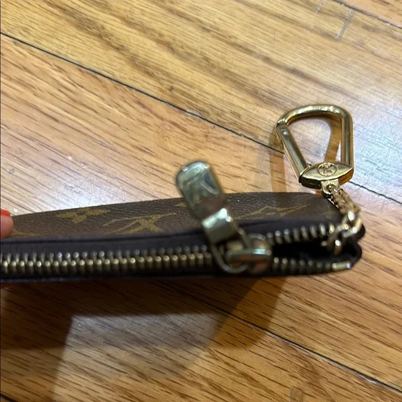 Louis Vuitton Monogram Key Pouch - Picture 4 of 4
